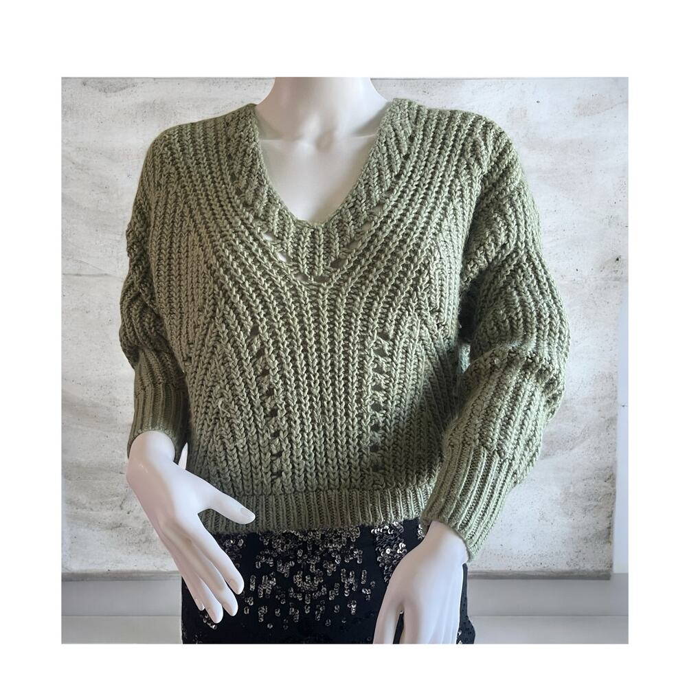 Aeropostale chunky knit V-neck sweater, blend of cable-knit designs XS